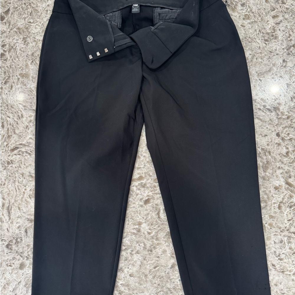 Apt. 9 Black  Capri Fit
